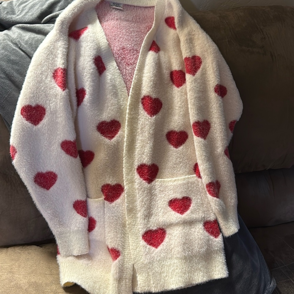 ❤️😍BMG Heart Sweater 😍❤️